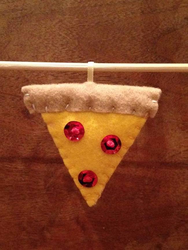 Red sequins make for great faux pepperoni on felt pizza ornaments.