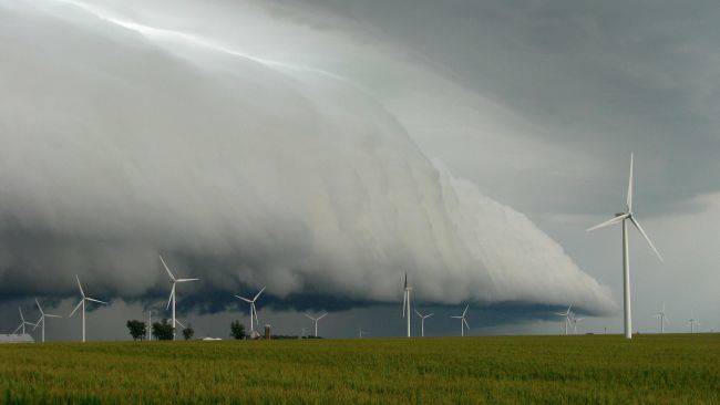 A shelf cloud. These are usually seen at the front of a storm.