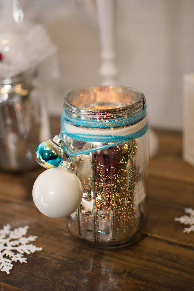 That's right - you'll be the sneakiest gift giver of them all when you start handing your guests parts of your centerpiece as they head home for the evening.