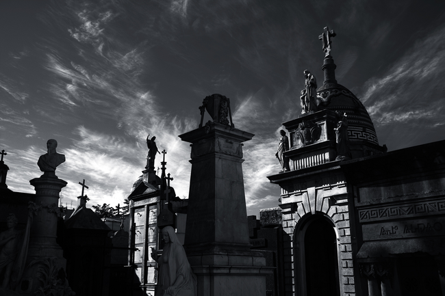 5.) La Recoleta, Buenos Aires, Argentina: The spirit of a girl by the name of Rufina Cambaceres supposedly haunts this Argentine graveyard after she was wrongly pronounced dead and buried alive. They she spends her eternal nights digging up other graves to make sure no one suffers the same fate.