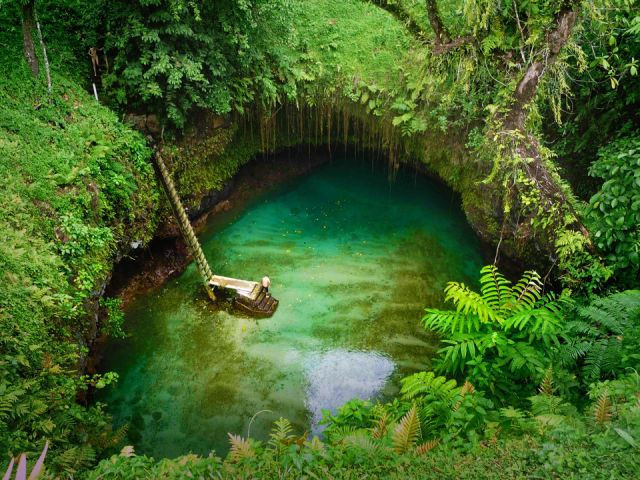 16. <a href="https://www.samoa.travel/sightseeing/x40/to-sua-ocean-trench" target="_blank">Tosua Pool, Samoa</a>