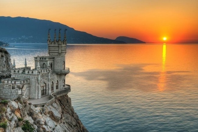 4.) Swallow’s Nest Palace, Crimea, Ukraine. Although it looks older this castle was actually built for an oil tycoon in 1911. It over looks the Black Sea.