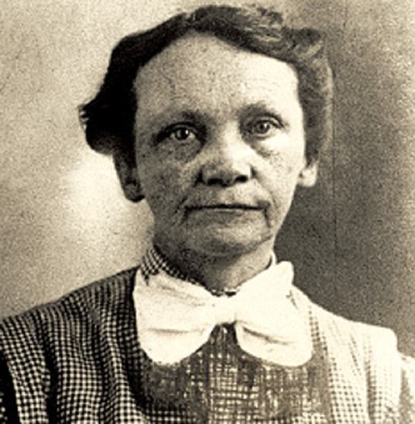 8. Amy Archer-Gilligan: She and her first husband opened the Archer Home for the Elderly and Infirm in the early 1900s and quickly found a profit in murdering their patients with poison. After the death of her husband and a second husband, likely also poisoned, Archer-Gilligan gained sole profits from the murder of 60 patients in her care. Families began to get suspicious and she was sentenced to life imprisonment in 1919.