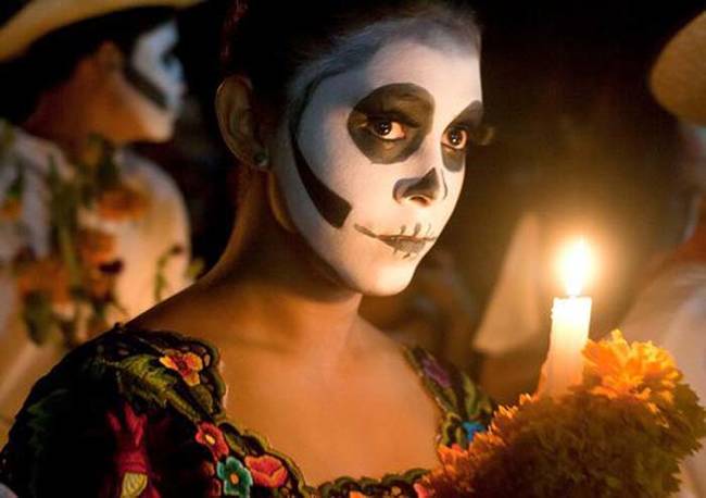 Many women, young and old, adopt her likeness for their Day of the Dead costumes.