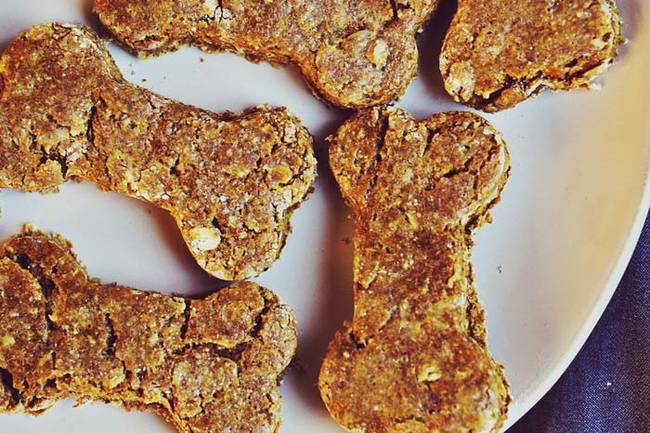 14.) Your dog will devour these <a href="https://www.abeautifulmess.com/2012/09/peanut-butter-and-pumpkin-dog-treats.html" target="_blank">peanut butter and pumpkin biscuits</a>.