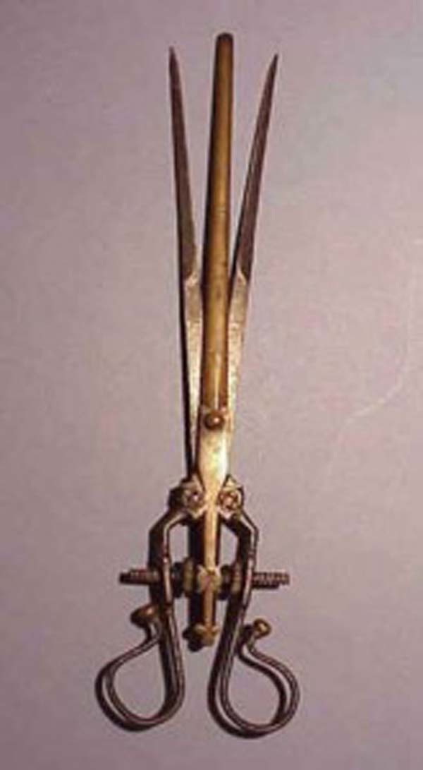 3.) Arrow Remover (1500s): It is thought that this strange-looking tool was inserted into a wound in a contracted position. Then, the central shaft was used to grab an arrow. The blades were then expanded so that the arrow head wouldn’t rip out the flesh on its way out.