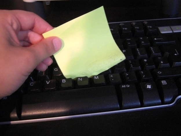 20.) Clean your gunky keyboard with a post-it note.