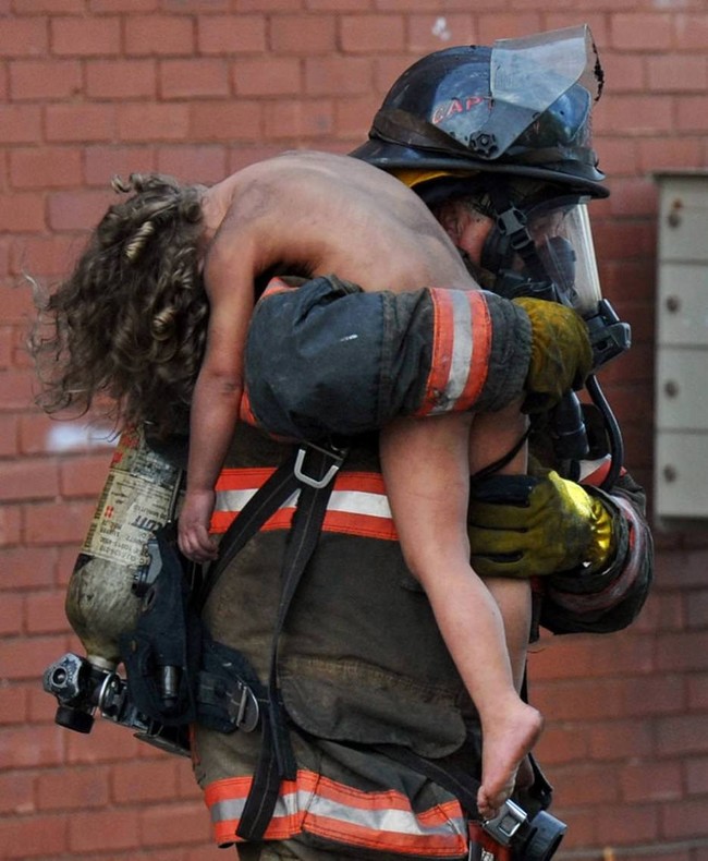 10.) Captain Donald Spindler saves 6-year-old Aaliyah Frazier from a fire in Indiana.