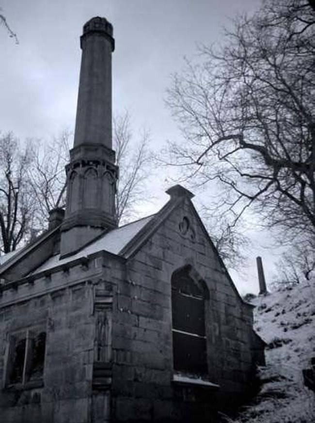 Mount Rose Cemetery is an incredibly old cemetery, dating back to 1837.