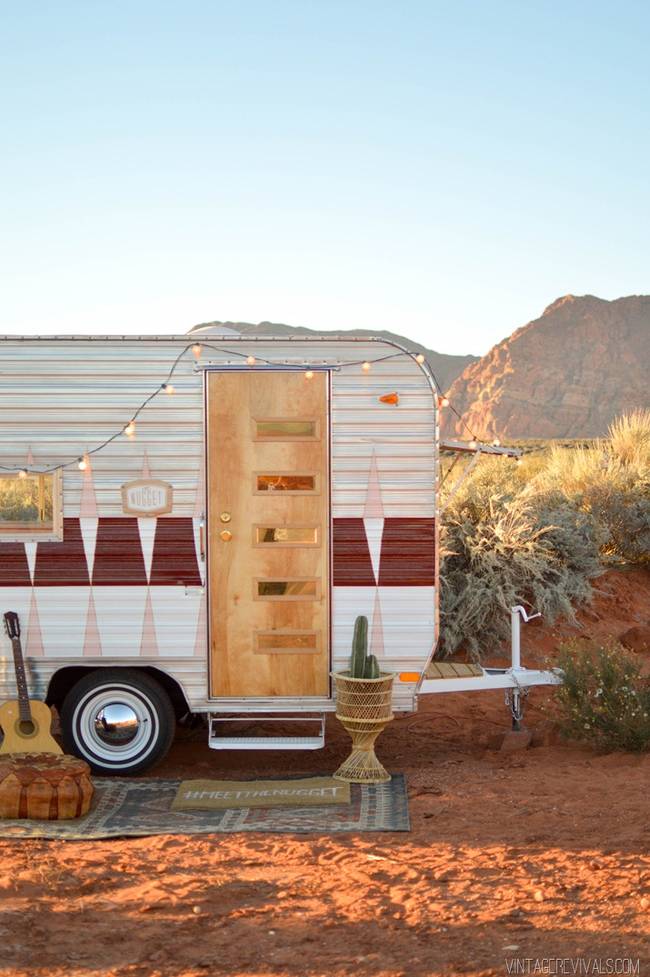 This trailer is perfect for taking a long country road trip. You can stop anywhere, and you'll have a nice spot where you can hang out and rest.