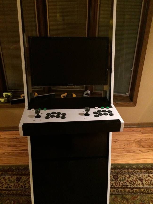 With the TV installed, all he had to do was cover the section behind the buttons and joysticks with some plexiglass. He also used screening to block the sections around the TV where you can see through to the back.