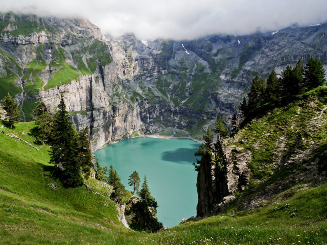 22. <a href="https://www.wanderland.ch/en/services/places-of-interest/sehenswuerdigkeit-0405.html" target="_blank">Öschinensee Lake, Lötschberg, Switzerland</a>