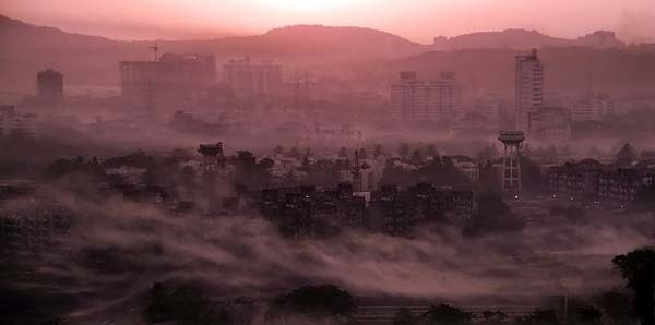 4.) Breathing in Mumbai's air for an entire day is the equivalent of smoking 100 cigarettes in a day.