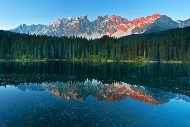 21. <a href="https://www.suedtirol-it.com/val-ega/lake-carezza.html" target="_blank">Carezza Lake, Italy</a>