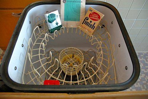 A manual and complimentary dishwashing powder for the dishwasher.