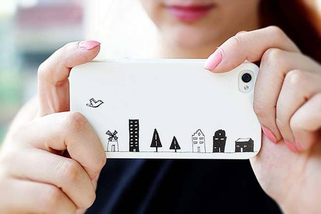 13.) Show off your artistic talent with a DIY doodle case.