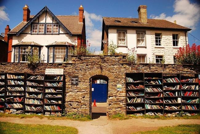 The Welsh town of Hay-on-Wye is a small market town and community. It has the largest private collection of books in the world.