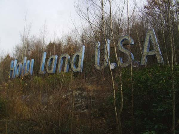 4.) Holy Land USA in Waterbury, Connecticut (closed in 1984)