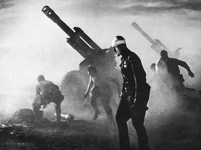 17.) 152 mm Howitzer battery fires during Belorussian Strategic Offensive Operation (1944).