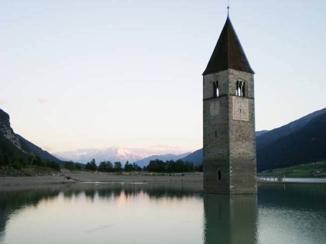 When the power company finally got permission to build Lake Resia, all of the surrounding villages, including Graun, fought the decision. They were eventually overruled and all of the villages were demolished. The only thing that was permitted to remain was Graun's bell tower to serve as a memorial.