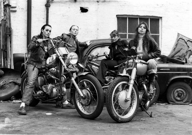 14.) Female members of Hell's Angels in 1973.