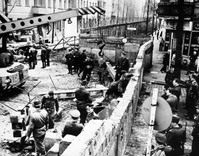 The building of the Berlin Wall, 1961