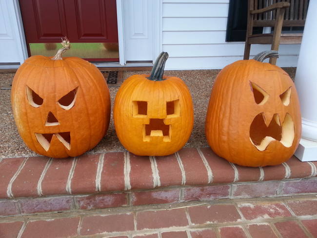 4.) The world record for fastest time to carve a face into a pumpkin is 20.1 seconds, achieved by David Finkle of the United Kingdom.