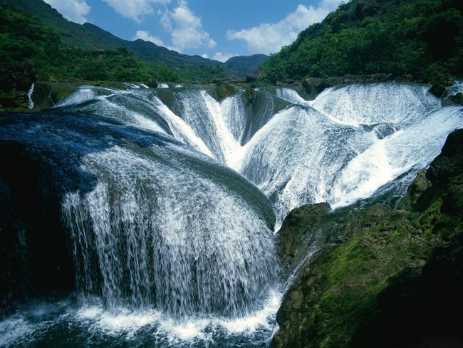 Pearl Shoal Waterfall, Jiuzhaigou, China.