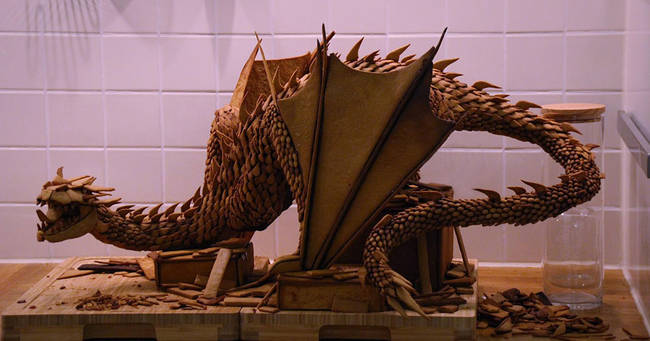 Smaug is not the first Eriksson’s gingerbread sculpture. Last year, she won the first prize in the 2013 Mill Gingerbread Competition in Norway with her wonderful Optimus Prime from Transformers.