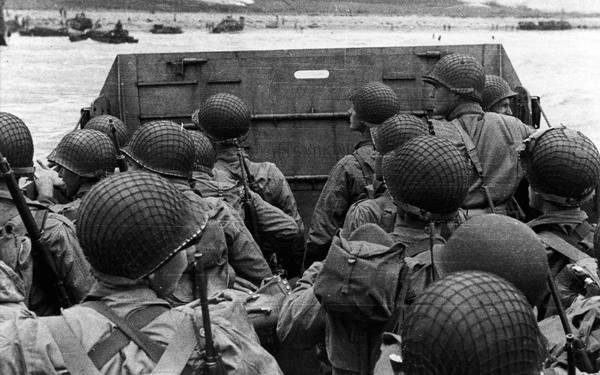 7.) This photo taken on an landing craft on D-Day gives us a quick glimpse of a soldiers perspective while approaching the beaches at Normandy.