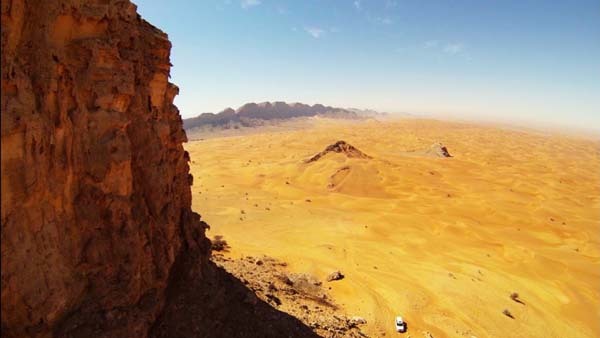 22.) A stunning image of Fossil Rock (Dubai, United Arab Emirates).