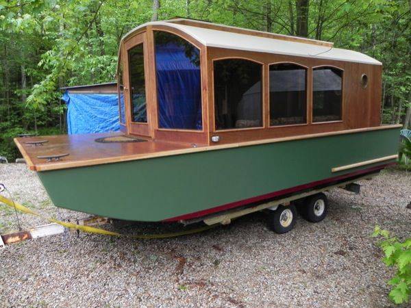 It's a tiny houseboat. The structure was built with minimalist principles to make the best use out of space.