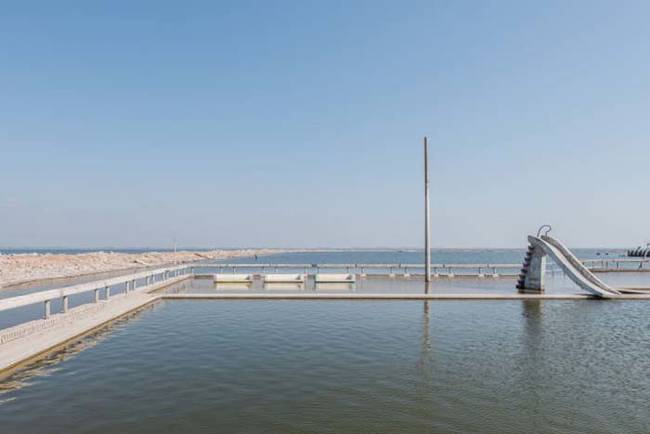 The seiche damaged a nearby dam protecting the town, and caused the tides to rise.