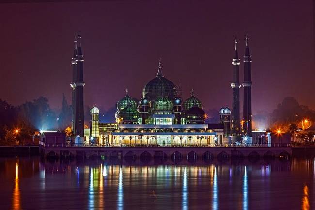 8.) Crystal Mosque, Malaysia.