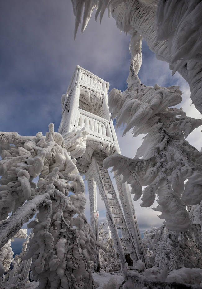 One of the lookout towers atop Mt. Javornik, coated in rime ice.