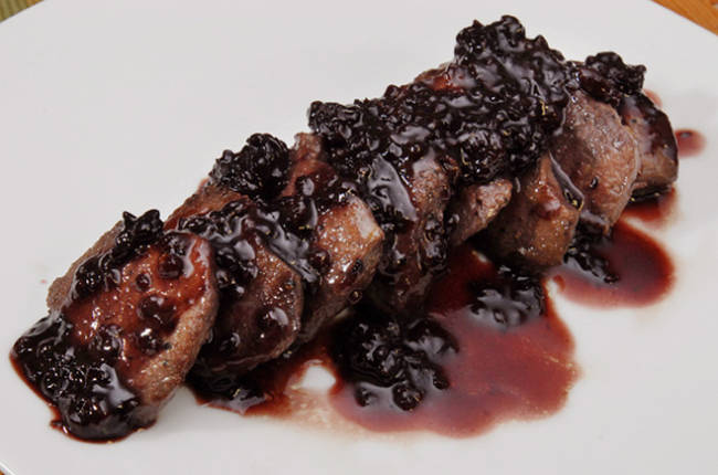 <a href="https://rufusguide.wordpress.com/2012/01/17/tenderloin-of-venison-with-blackberry-sauce/" target="_blank">Venison Tenderloin with Blackberry Sauce</a>