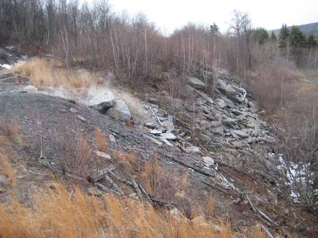 At first, the fire was just restricted to the outskirts of Centralia. Soon, though, it began to slowly make its way through in the huge network of abandoned mines running under Centralia.