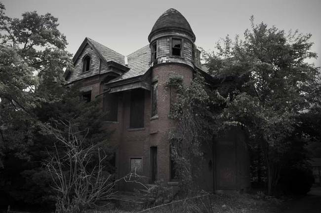 Bailey Mansion (Hartford, Connecticut) - This haunted house inspired the popular television series, <i>American Horror Story</i>.