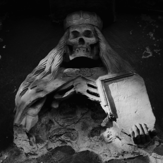 4.) Greyfriars Kirkyard, Edinburgh, Scotland: Most of the the sightings here surround a fixture in the cemetery called 'Black Mausoleum'. Some of the encounters have actually turned violent, the phantoms often giving visitors scratches, bruises and even broken bones.