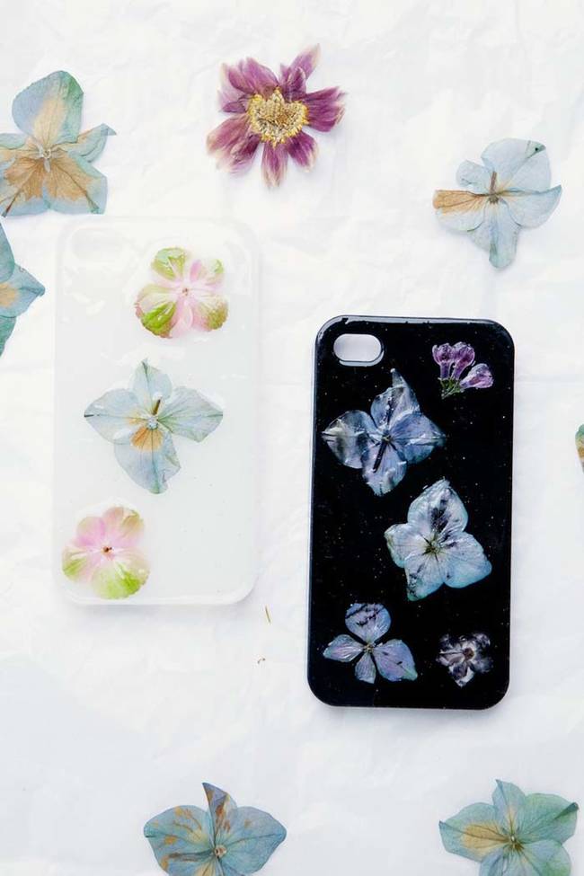 8.) Fresh pressed flowers make for an ethereal phone case.