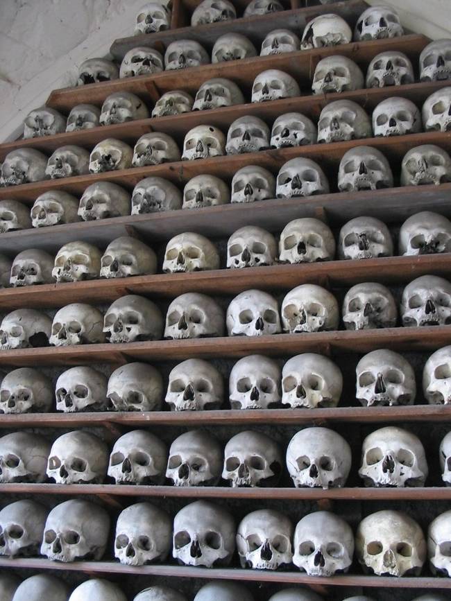 Between the western and southern walls of the monastery, there are an estimated 1,000 skulls stored.