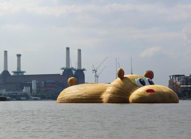 Note the now-decommissioned Battersea Power Station in the background. It was home to another large animal--the Pink Floyd pig from <i>Animals</i>.