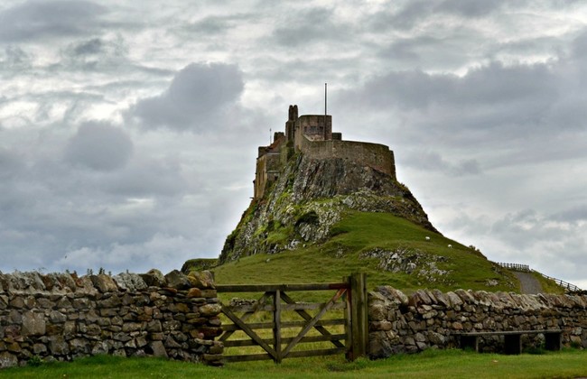 6.) Lindisfarne Castle, Holy Island, England. Before the English and Scottish thrones combined, Lindisfarne defended an area of the country that was constantly under attack by the Scottish and Vikings.