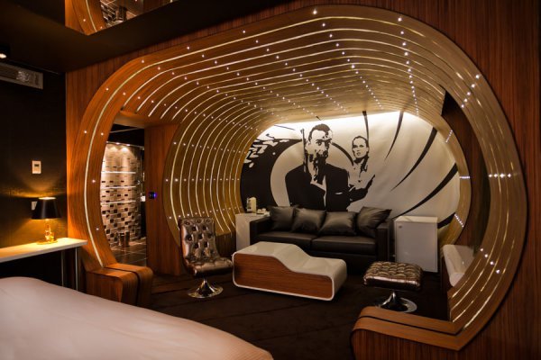 18. The James Bond Suite - Hotel Seven (Paris, France)