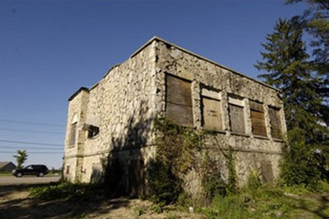 2.) In the Chicago suburbs there is a creepy building that was once a school called "Lindbergh." At one point, it was converted into a private residence. There, a boy brutally murdered his parents with a knife. Ever since then, residents have been claiming to see the boy sharpening his knife or roaming the surrounding forests.