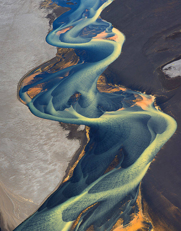 Rivers full with volcanic ash in Iceland