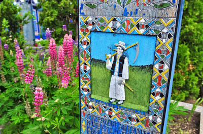 This graveyard is a beautiful example of simultaneously lamenting death and celebrating life.