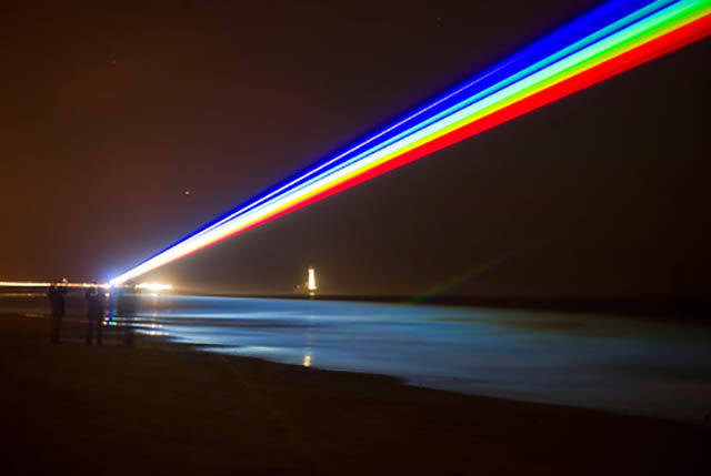 This rainbow laser mimics a Nyan Cat flyover