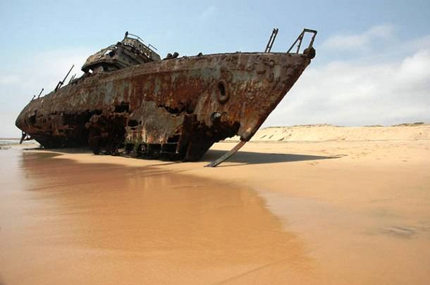 Although the coast is also home to many shipwrecks as well.