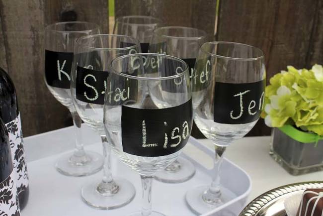 10.) Never lose track of your glass at a party with these <a href="https://www.justthebeesknees.com/2011/07/diy-dollar-store-chalkboard-jars.html
" target="_blank">chalkboard wine glasses</a>.